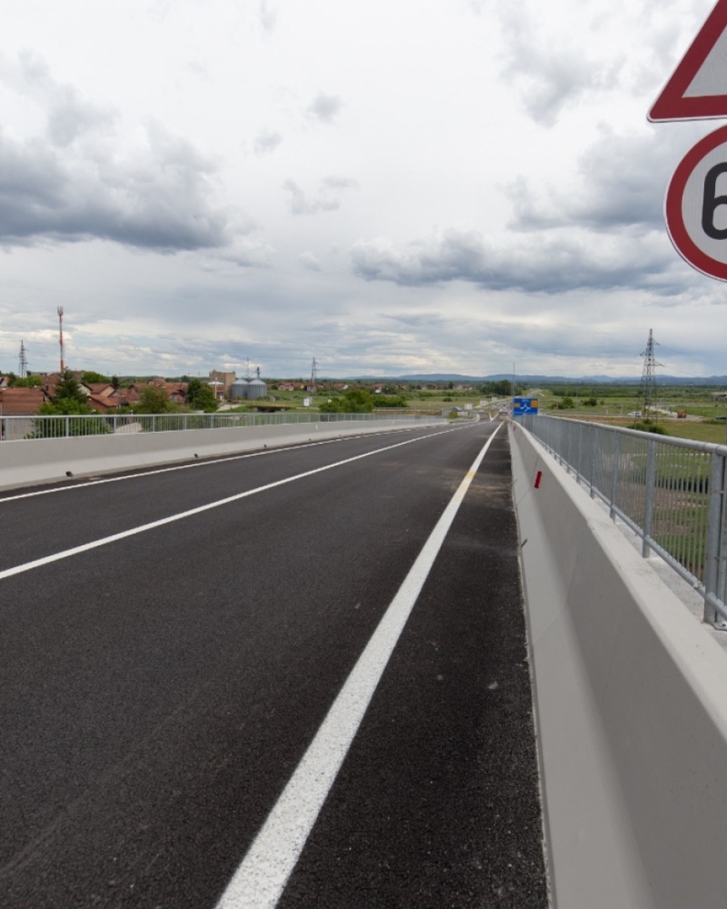 Medimos y evaluamos los activos físicos de la seguridad vial  de las carreteras. Proyectamos y Desarrollamos  soluciones sustentables en pos de un tránsito más seguro.